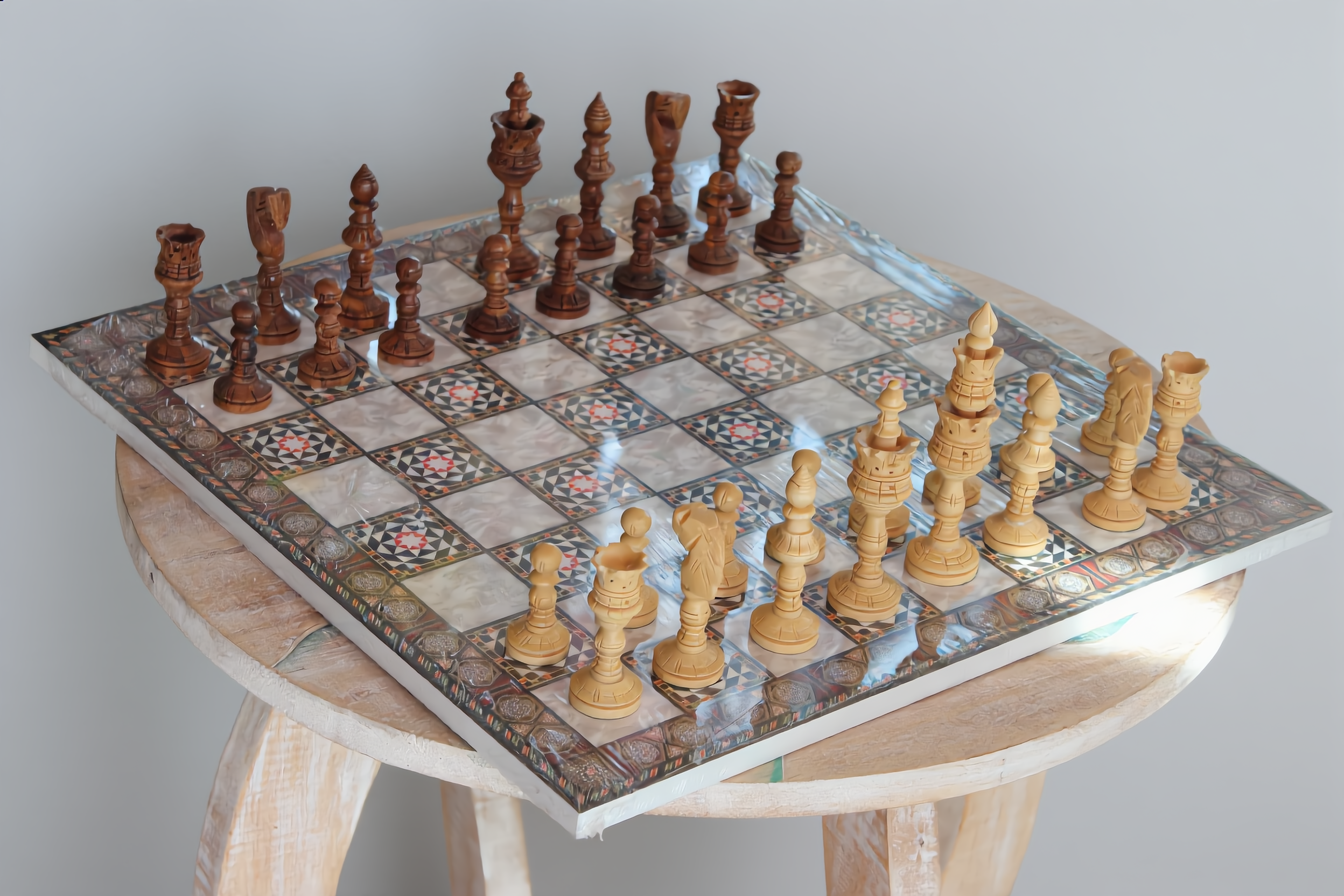 Juego de ajedrez mesa mosaico cristal turco piezas madera artesanía Granada