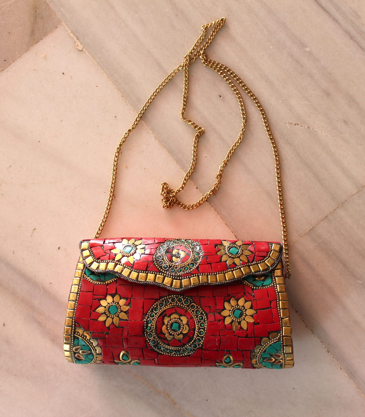 Bolso mosaico rojo dorado cadena joyería moda artesanía oriental Granada