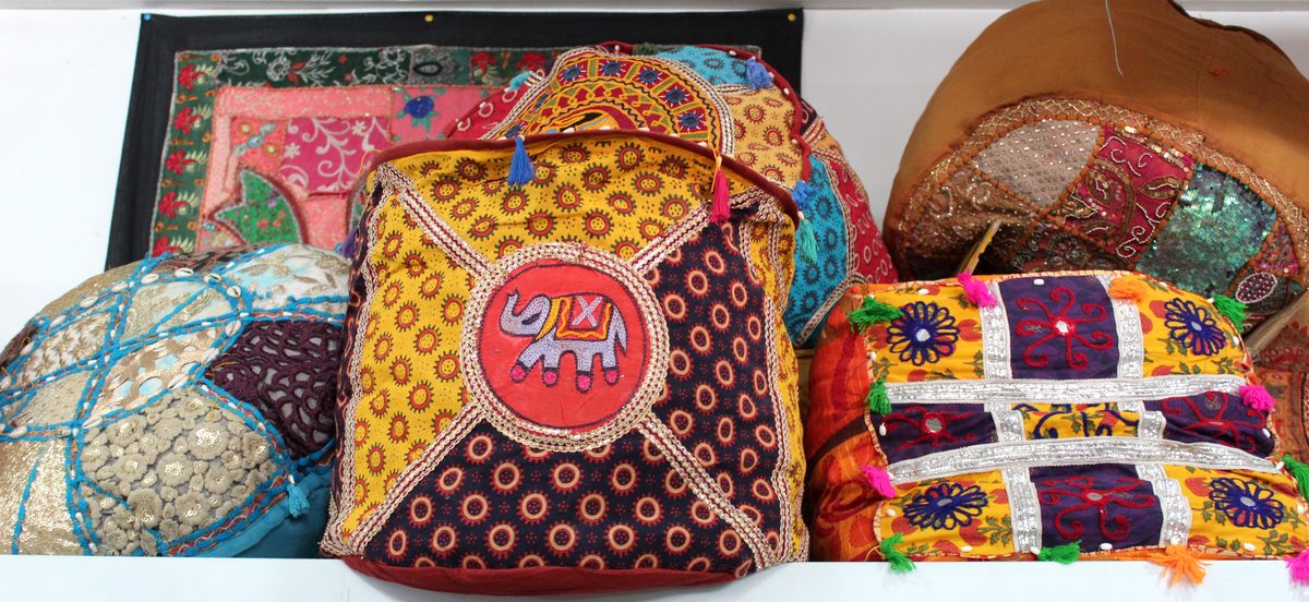 Colección bolsos patchwork bordado India moda artesanal étnica Granada