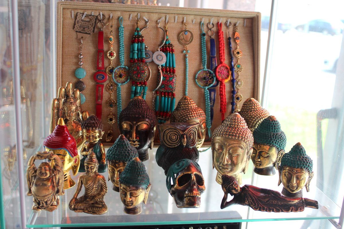 Colección cabezas Buda calaveras bronce artesanía decoración Granada