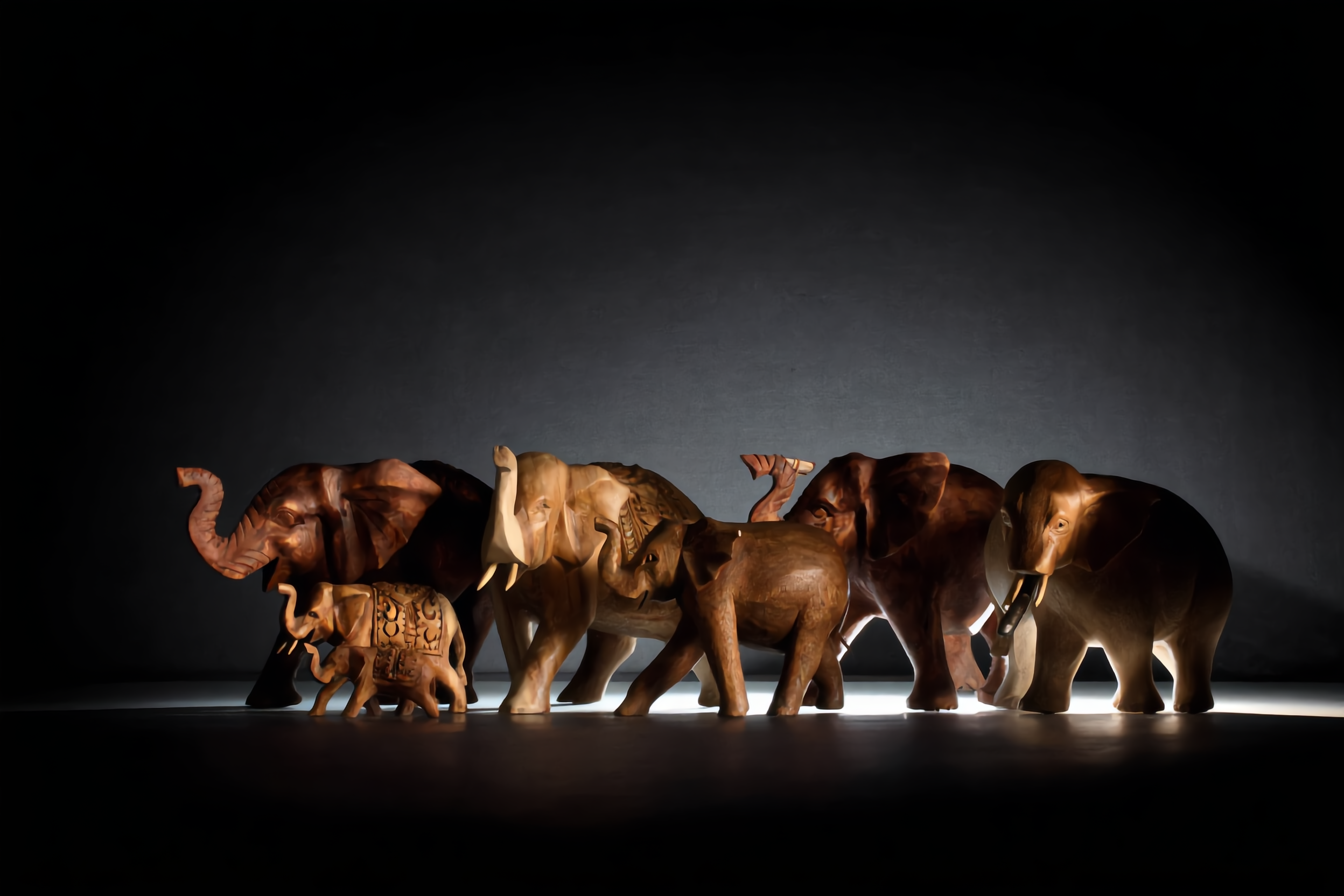 Colección elefantes madera tallados artesanía Bali decoración hogar Granada