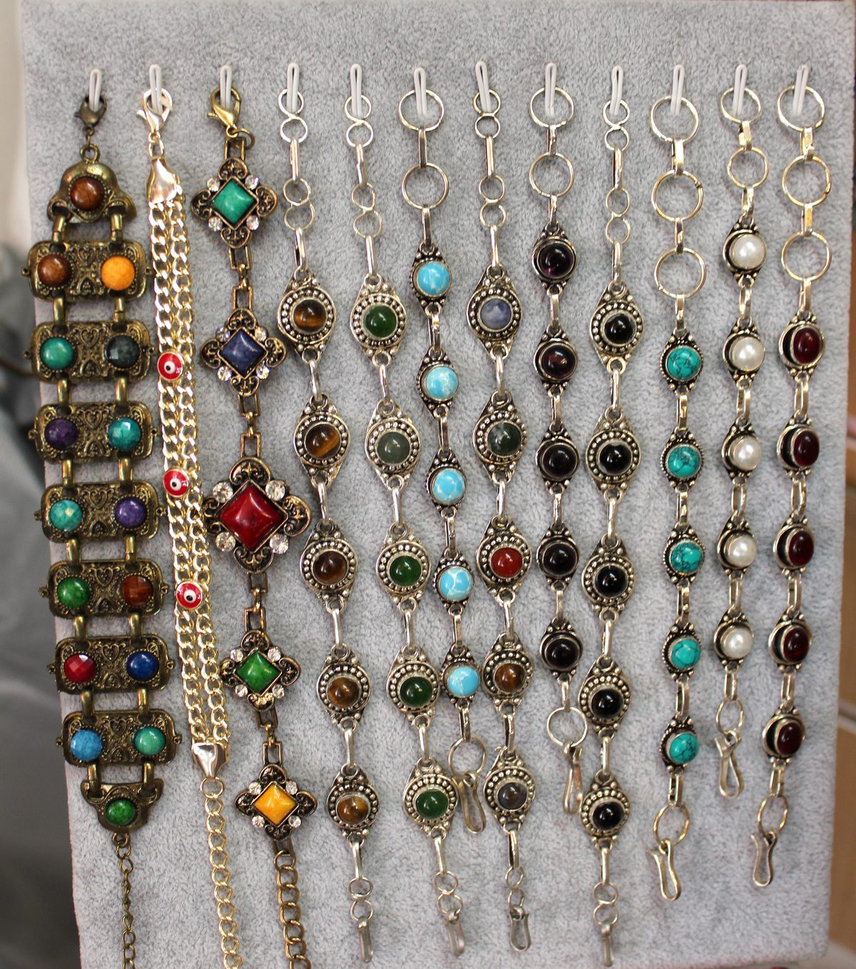 Colección pulseras piedras naturales joyería artesanal minerales Granada