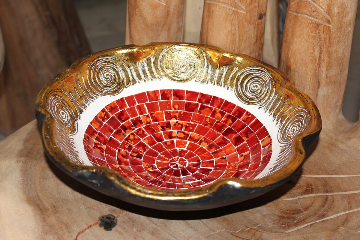 Cuenco mosaico rojo dorado espirales artesanía turca decoración Granada
