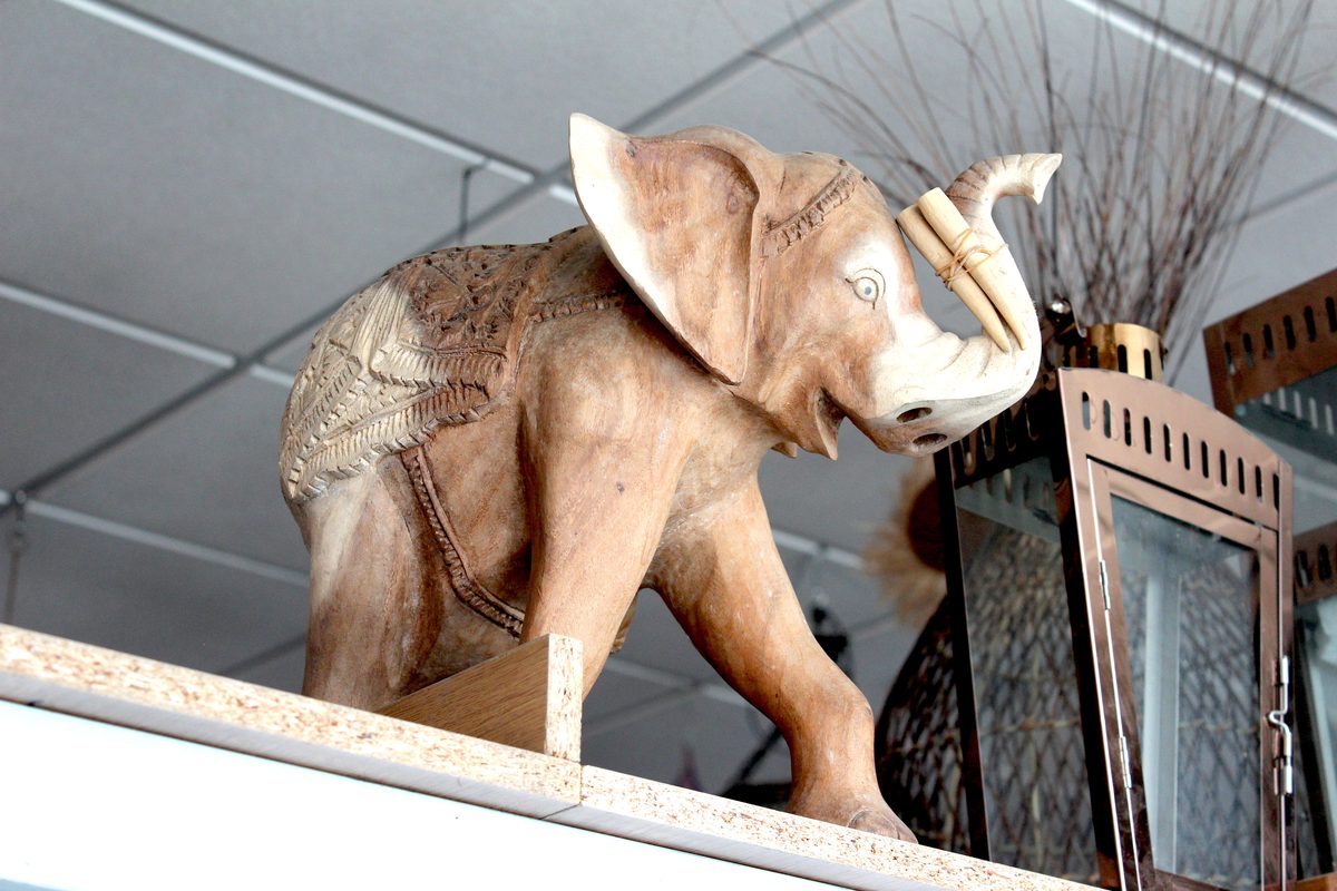 Elefante madera tallada Bali artesanía decoración hogar Granada