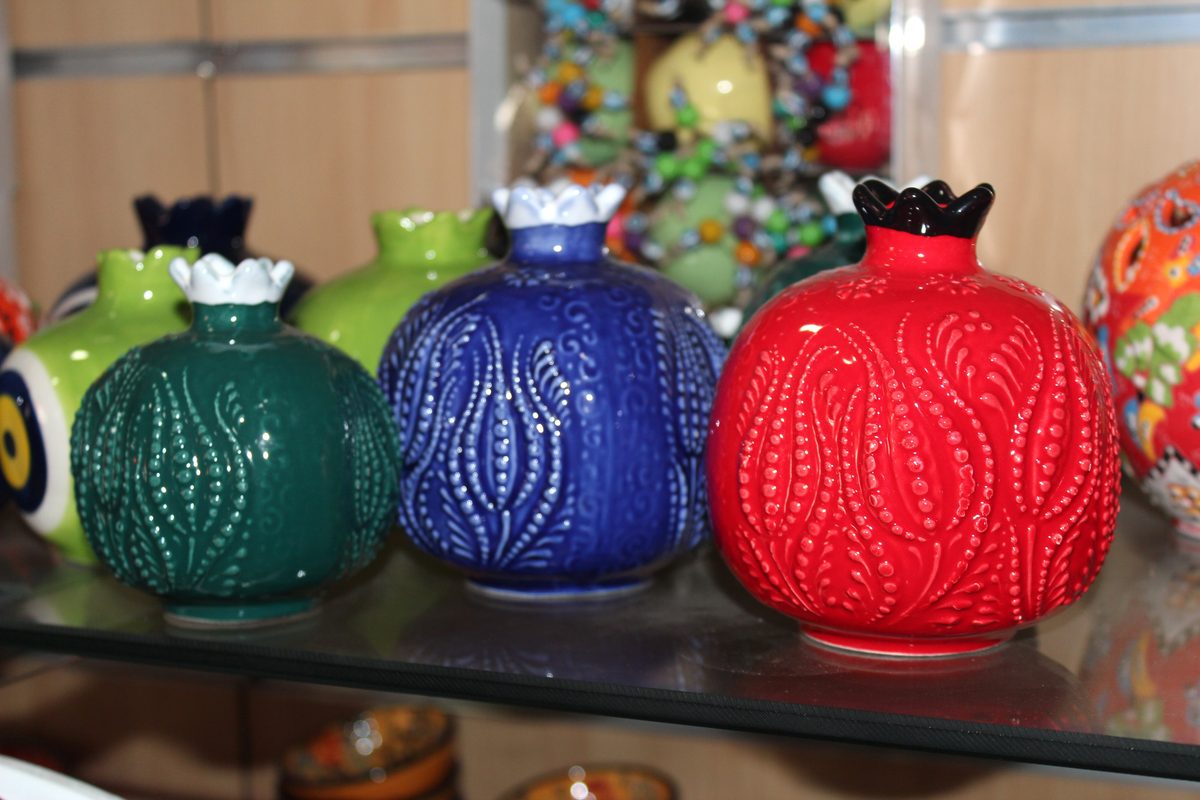 Granadas cerámica turca relieve colores artesanía Turquía decoración Granada
