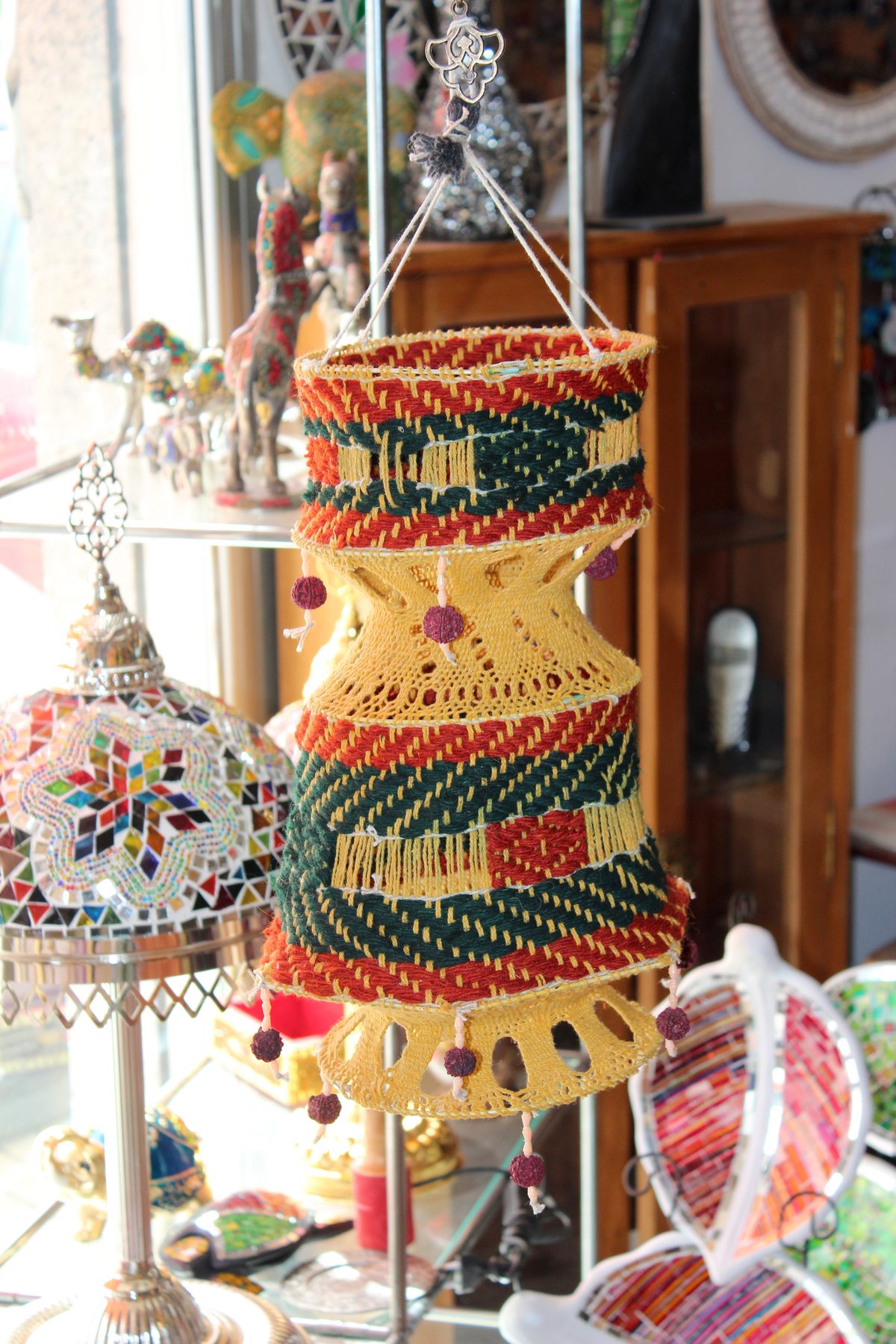 Lámpara colgante crochet India multicolor artesanía iluminación decoración Granada