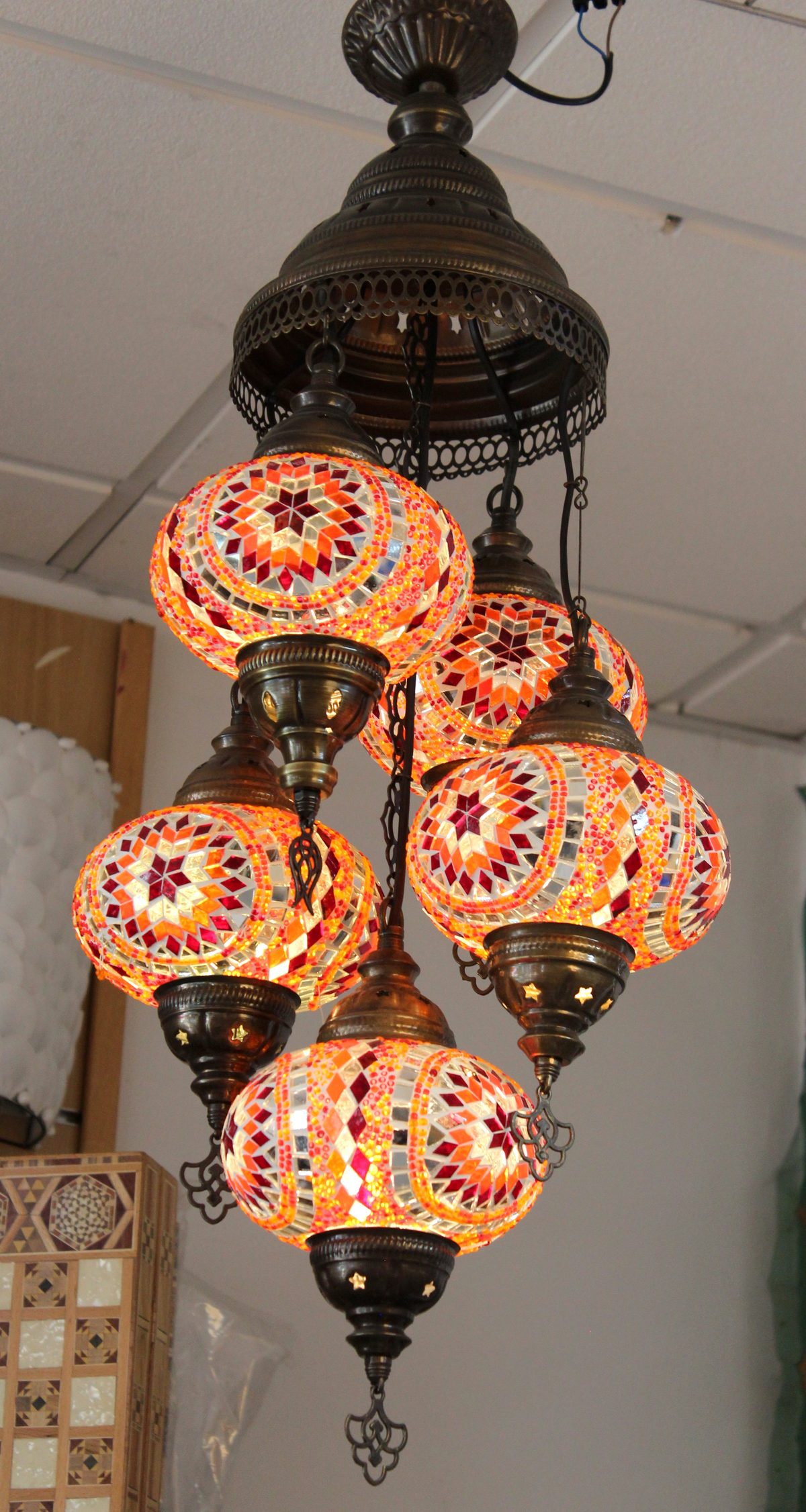 Lámpara turca mosaico naranja 7 brazos colgante artesanía Turquía iluminación Granada