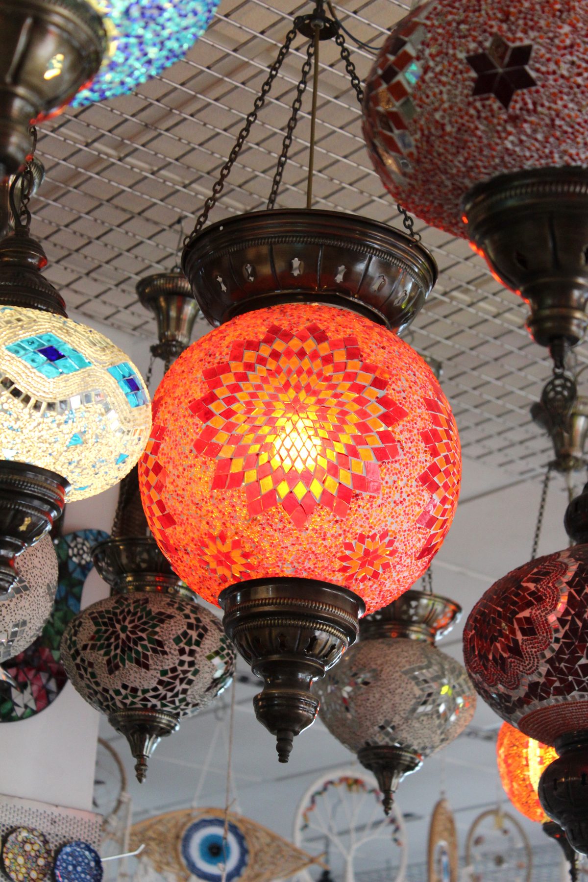 Lámpara turca mosaico naranja sol artesanía Turquía iluminación decoración Granada