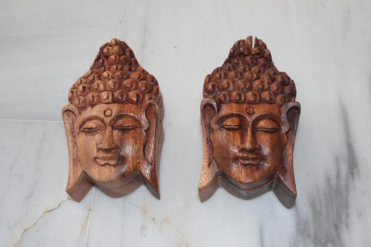 Máscaras Buda madera tallada pareja artesanía Bali decoración pared Granada