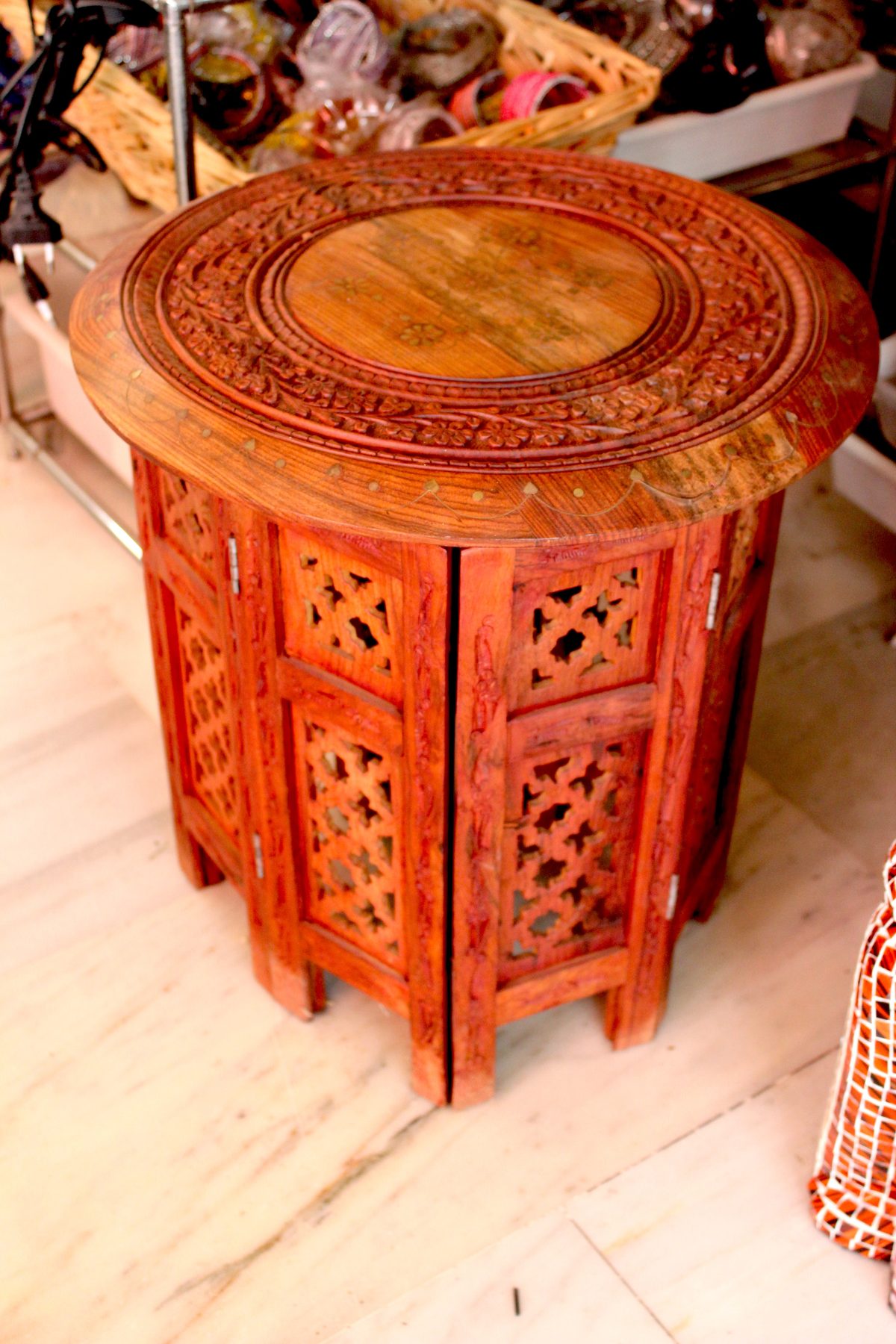 Mesa plegable tallada Rajastán octogonal artesanía India mobiliario Granada