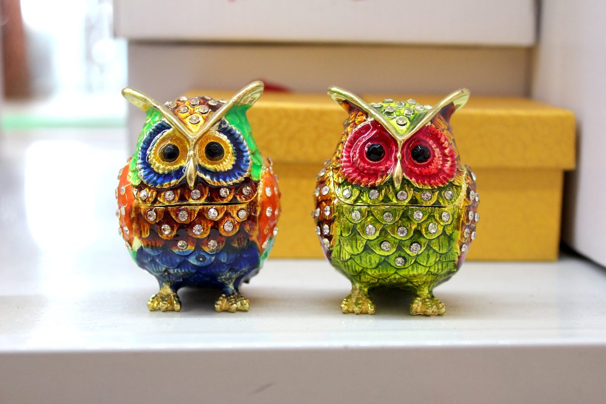Pareja búhos esmaltados cristales colores decoración artesanía Granada