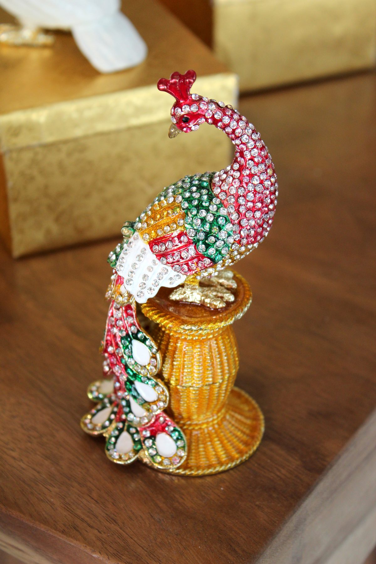 Pavo real joyería esmaltada rojo artesanía India decoración Granada