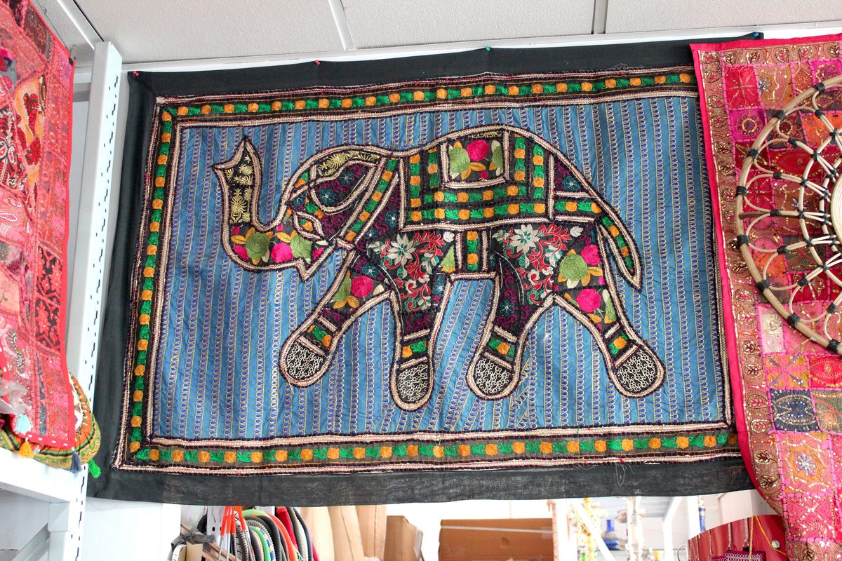 Tapiz elefante bordado India textil decoración pared artesanía Granada