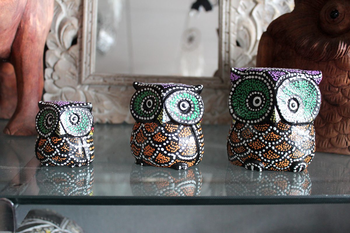 Trío búhos puntillismo Bali artesanía decoración hogar colección Granada